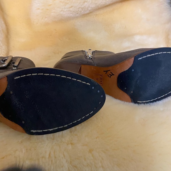 Boots - Picture 3 of 6